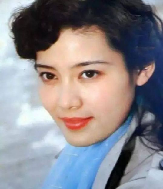 潘虹|她是朱军一生追不到的女人，33岁离婚看破红尘，今68岁一心向佛