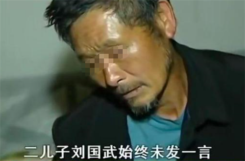 湖南88岁老人生活难自理,五位子女拒绝赡养,母亲绝望喝农药自尽