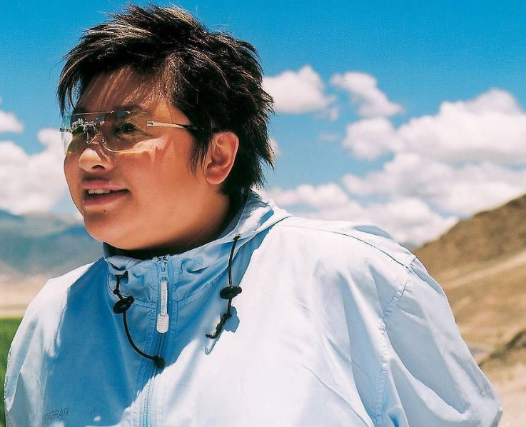 韩红|有种“反差”叫韩红瘦了，减肥成功后身材纤细，简直美到不敢认