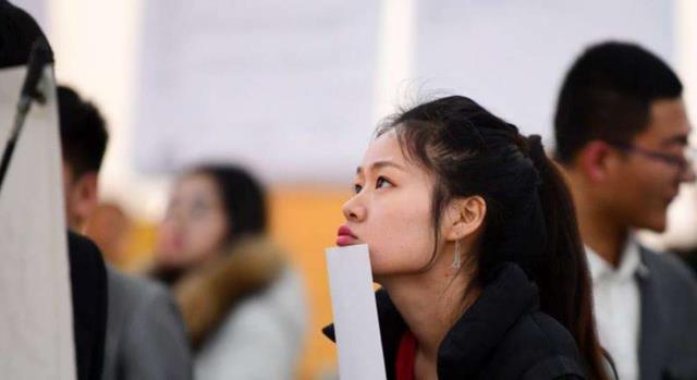 化妆 大学生没化妆对比化妆后,判若鸿沟,网友:亲妈也认不出来啊
