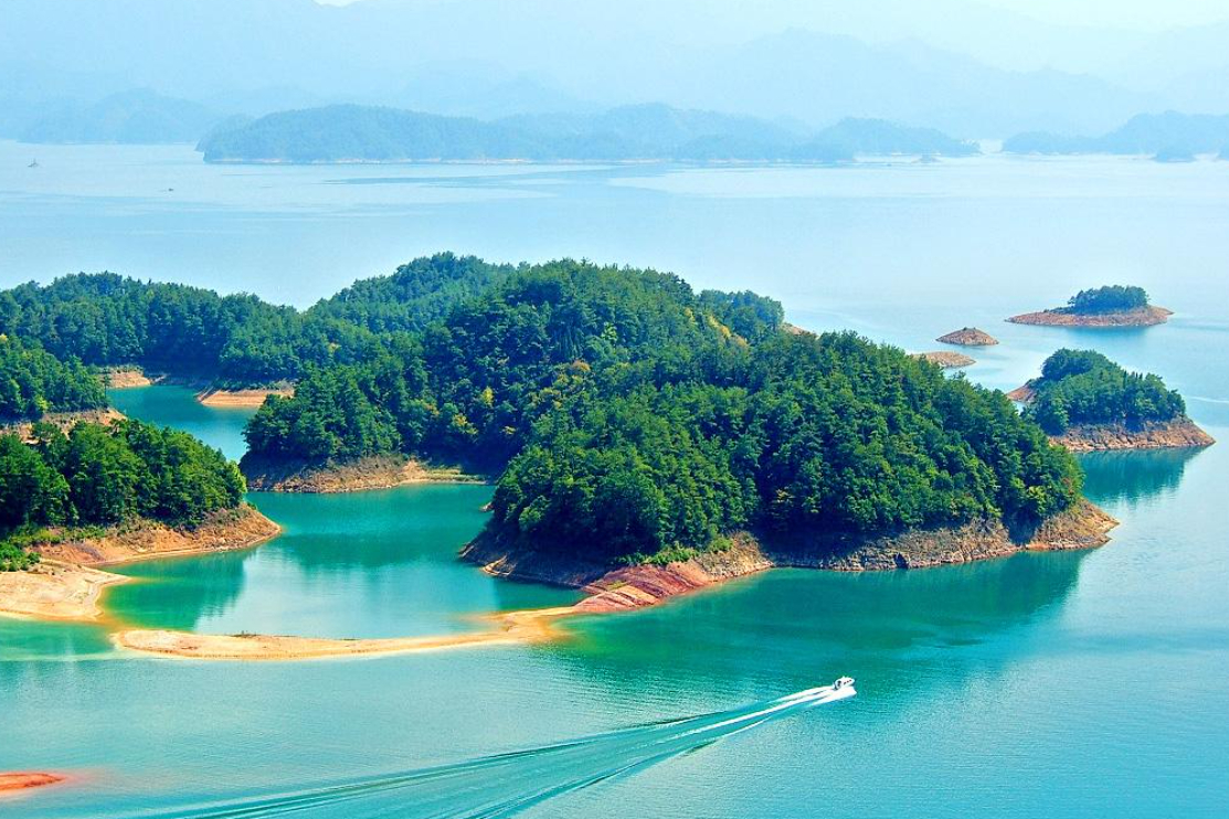 水庫 浙江的“巨無霸”水庫，面積相當(dāng)于81232個足球場，還是一人湖