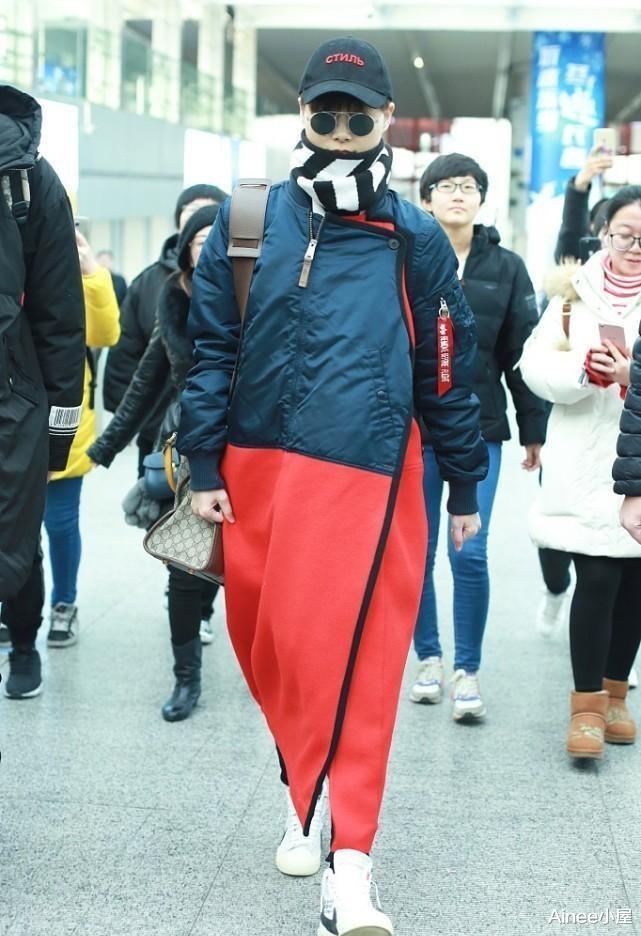 李宇春|李宇春的挺拔身材真适合穿长外套，“棉被大衣”显出女王气场