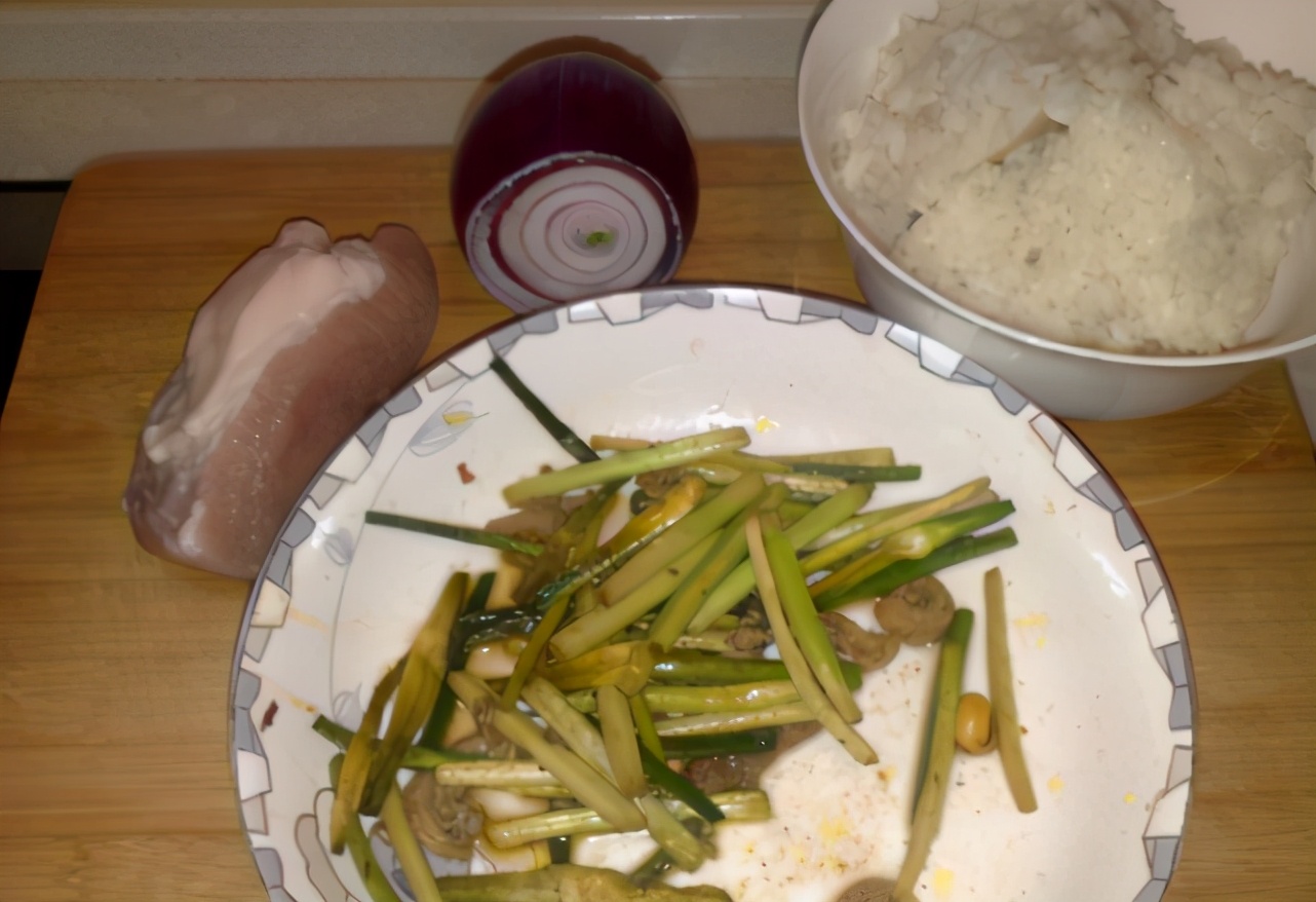 甲状腺结节|43岁大姐甲状腺结节转癌，提醒：3种食物或是癌变“加速剂”，别再贪吃