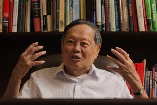 物理学家 100岁的杨振宁，到底牛在哪儿？