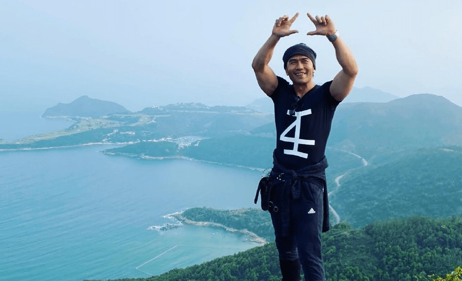 唐文龙|51岁唐文龙定居北京，一身“腱子肉”十分壮硕，丝毫不输20岁小伙