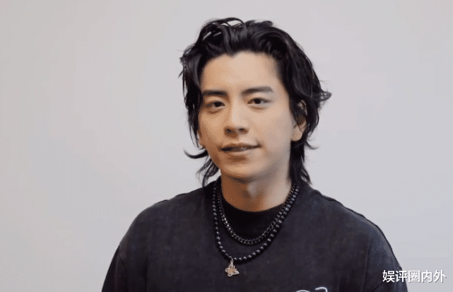 王大陆|王大陆激吻蔡卓宜恋情曝光,带醉酒女方回酒店,王大陆长时间上线1小时欲言又止