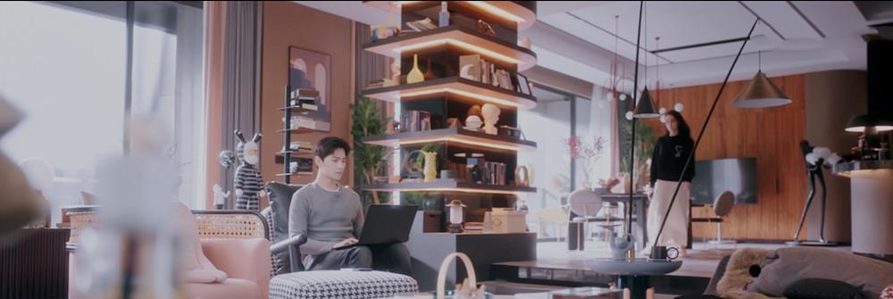 亮剑|不愧是顶流迪丽热巴，新剧住上海300㎡大平层！天天在家看外滩夜景