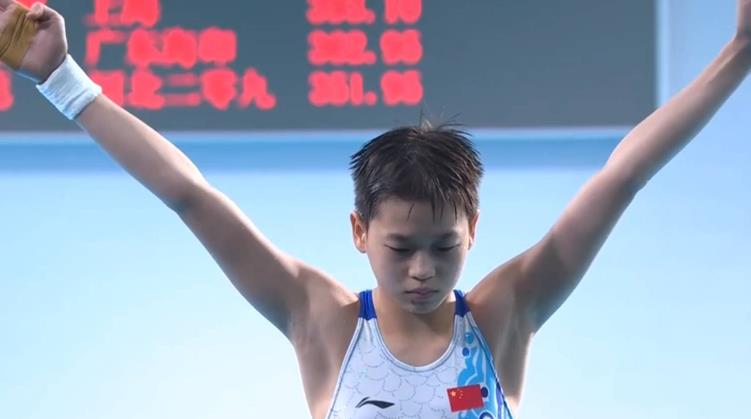 关志玲时尚小助手|全红婵夺女团十米台第一!但因一跳59.4分全程沮丧,教练此举太暖