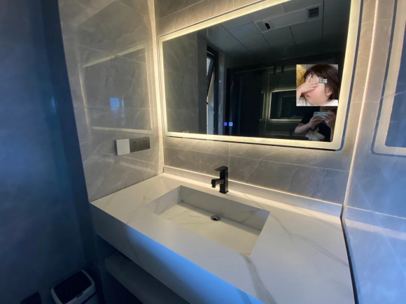 新房装了5个月，效果漂亮又大气，客厅不装电视，装了投影仪