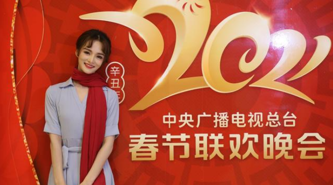 整容|央视春晚捧红的领舞，面部僵硬整容明显，一夜成名又被“打回原形”