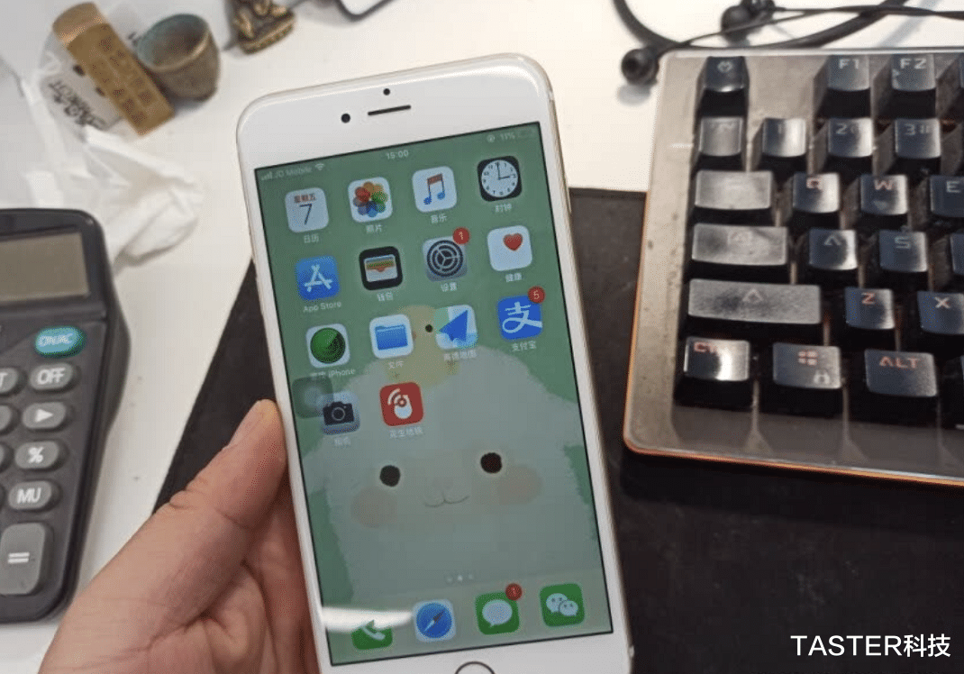 微信|花几百块入手6年前的iPhone 6S，看视频聊微信都可以，佩服苹果