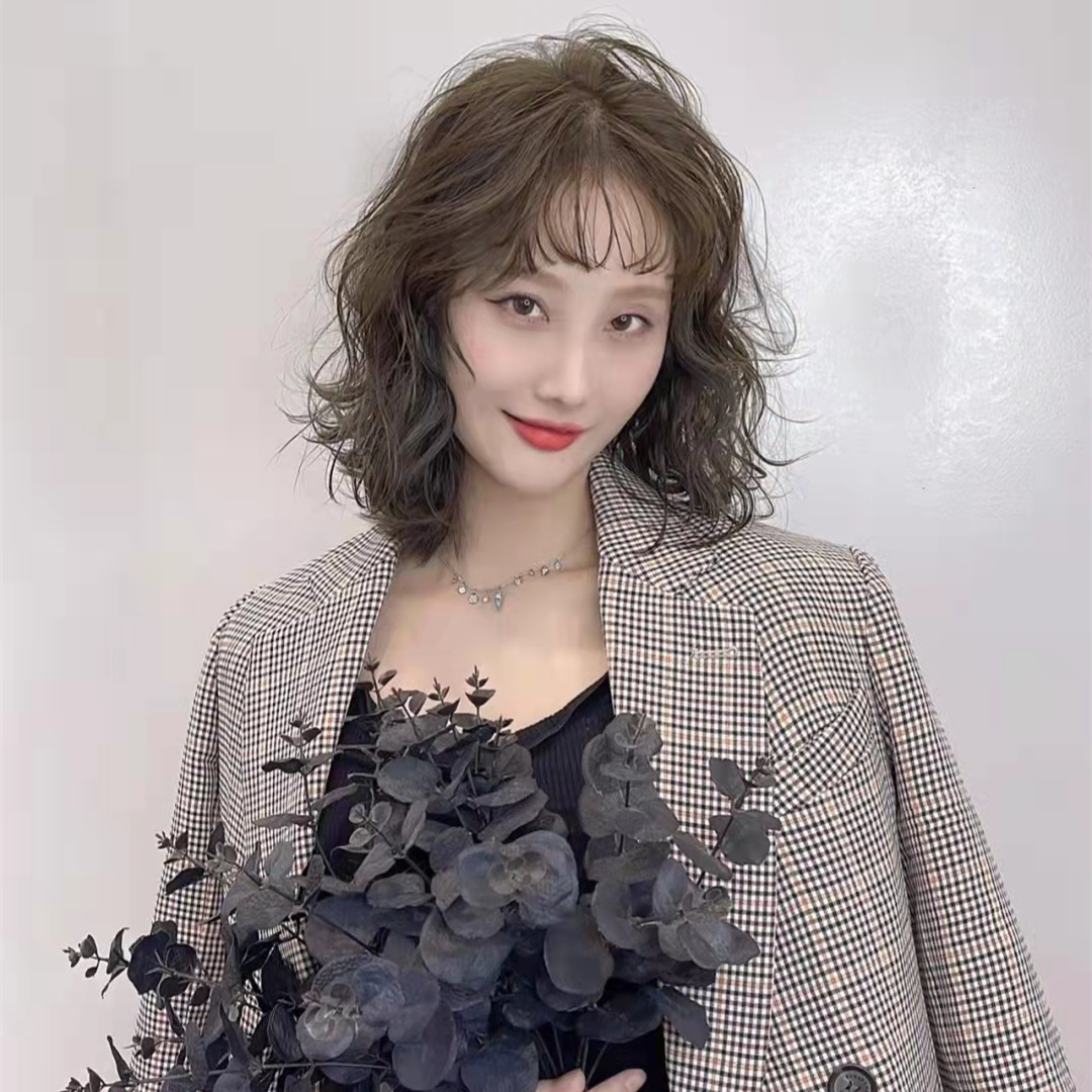 衬衫 9款适合40到60岁女人的烫发，都是现在流行款式，时尚减龄好打理