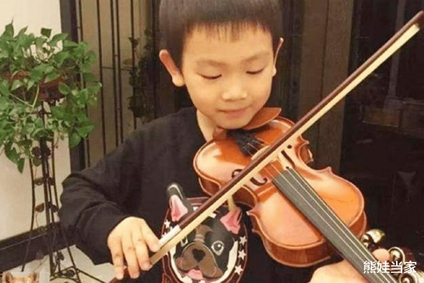 王宝强|离婚后王宝强抚养儿子，马蓉带女儿，四年后兄妹差距一目了然