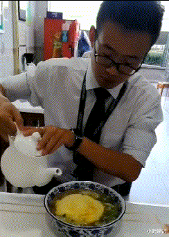 小叶娱记 “为啥朋友看到女友的自拍,说我被绿了?”评论区眼太尖了!