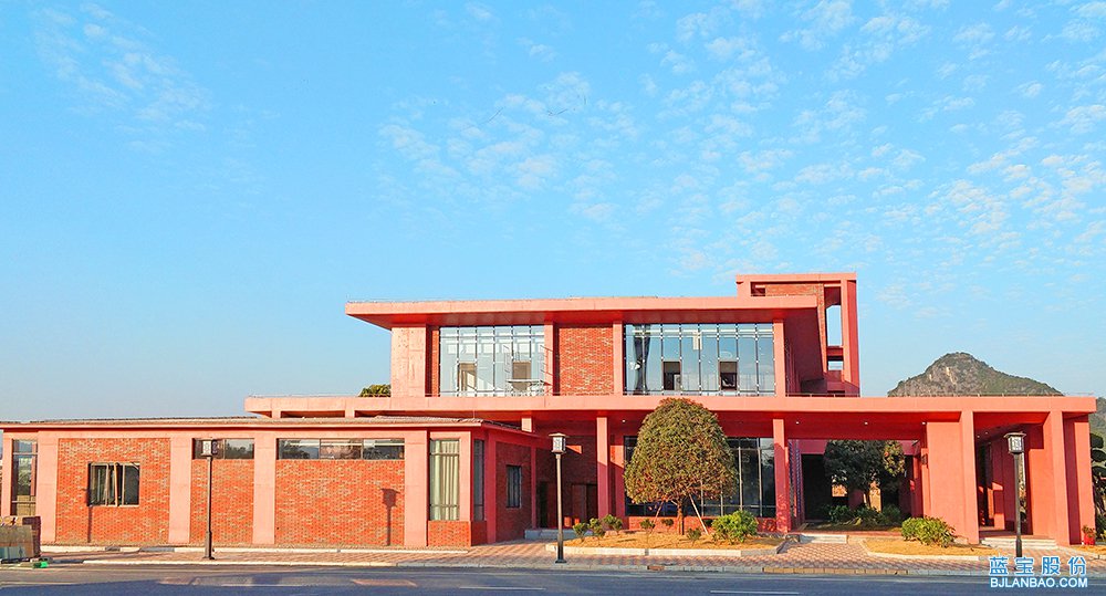 蓝宝清水|蓝宝清水 | 出神入“画”的红色清水混凝土建筑-花山服务区