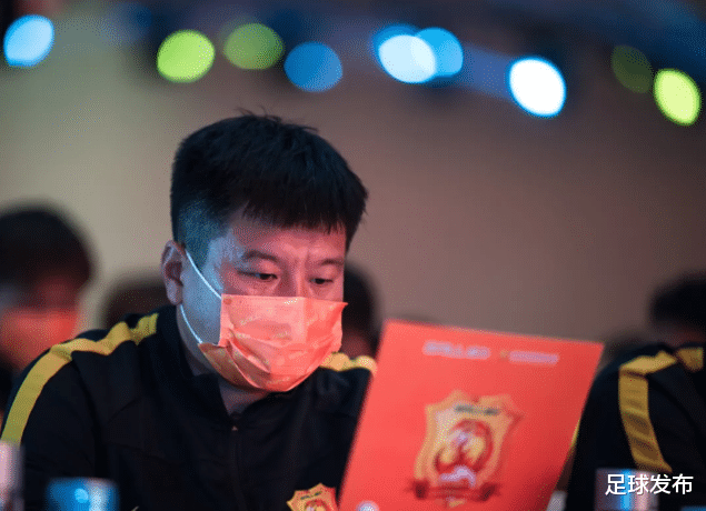 李霄鹏|李铁请辞！李霄鹏接棒国足新任主帅，李金羽执掌武汉队！三李交接……