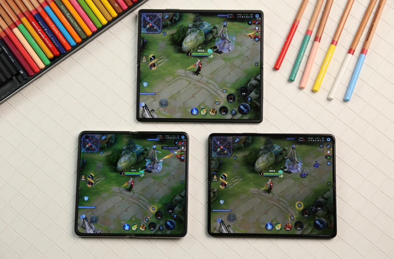 |谁家的折叠旗舰能单手操作？OPPO三星华为对比，结果后来者居上！