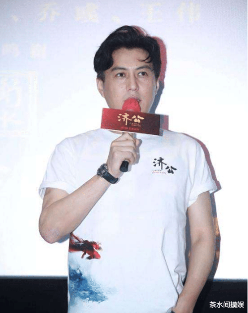 蒋依依|学霸人设翻车后：关晓彤再上节目不敢答题，靳东骑行目标又闹笑话