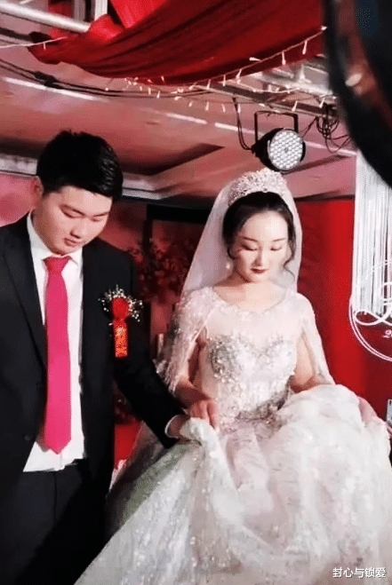 陈亚男|母亲笑脸退百万彩礼,陈亚男当晚直播声明,网友:账号注销才两清