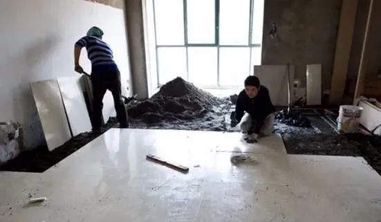 朋友家地砖贴成这样，特别不满意，还要求装修师傅返工！