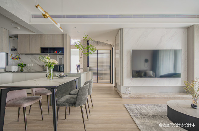 |拥有现代天井，原始自然感强烈的简约开放家
