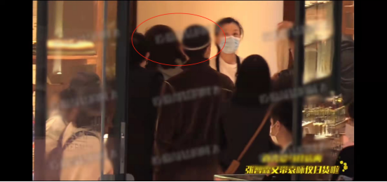 袁咏仪|张智霖又携爱妻购物!袁咏仪买包太欢喜,明星夫妇生活质量真高