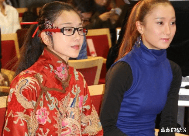 杨丽萍|杨丽萍一年保养指甲花18万，吃饭都要助理喂，金星用4个字评价她