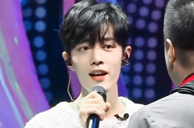 cp粉|肖战王一博代言搞活动一个画虾一个cue百香果，谁需要CP粉一目了然