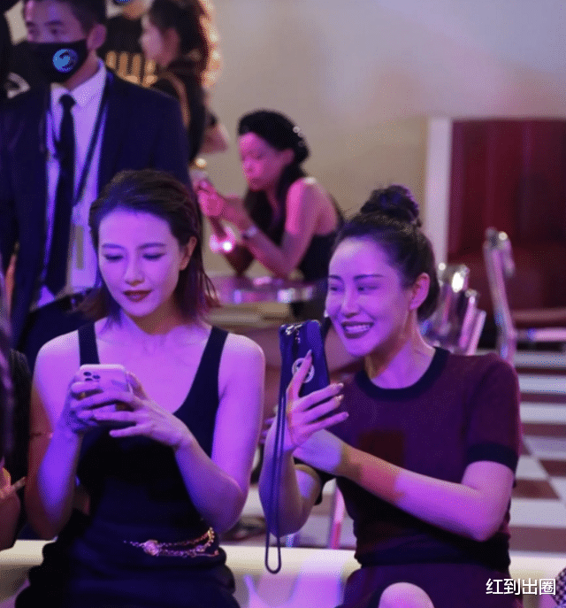 高圆圆|?高圆圆到母校录节目被保安拦住！没行程码不让进门，真人又白又瘦