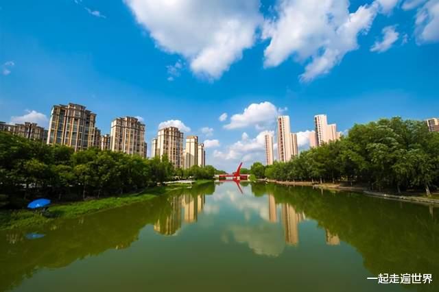 一起走遍世界 安徽有座城市，被誉为“小上海”，当年风光无限