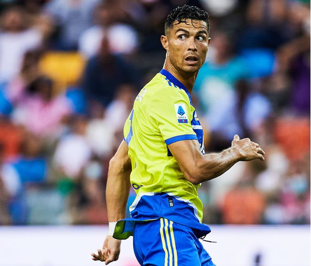 跨年的焰火|替补登场威力尽显，C罗绝杀被吹！门将两送大礼，尤文首轮闷平！