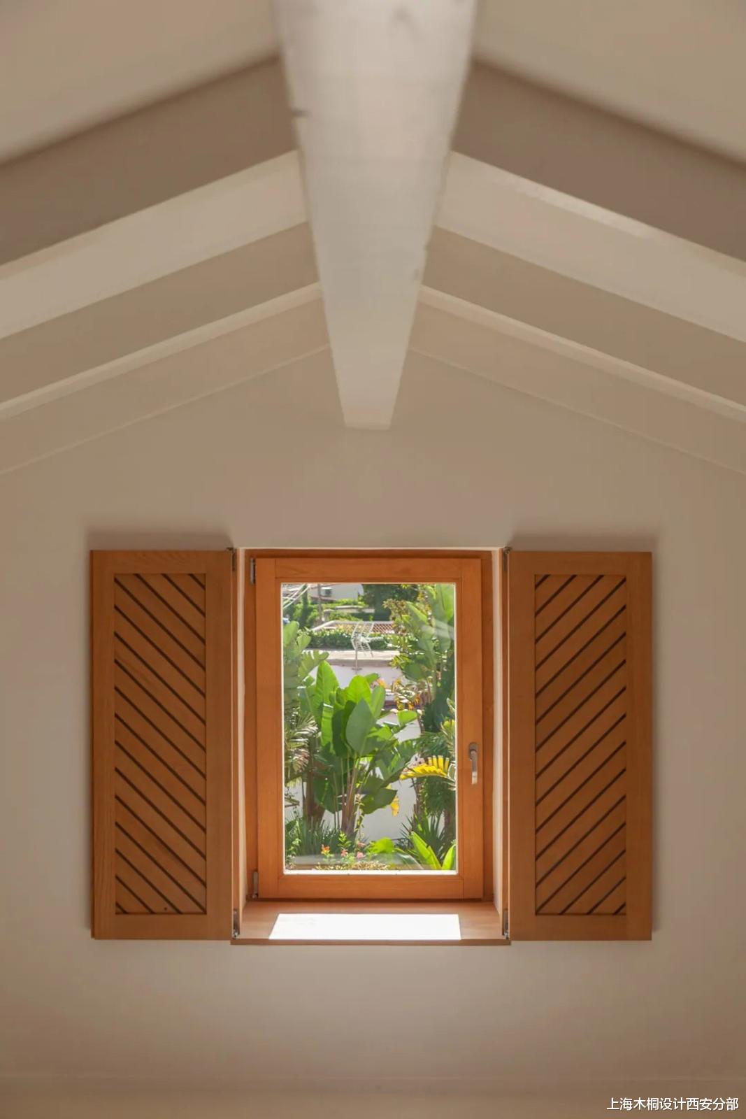 HOUSE BY THE SEA丨在海岸边的建筑里，拥抱阳光