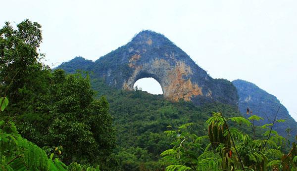 月亮 月亮山出现不明生物？面部像人又像猴，到底是什么生物