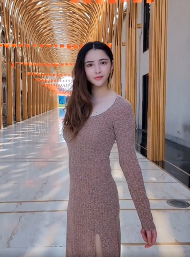 发型 李心艾瘦身成功后，穿玫瑰婚纱在路上狂奔，男性路人看得怀疑人生