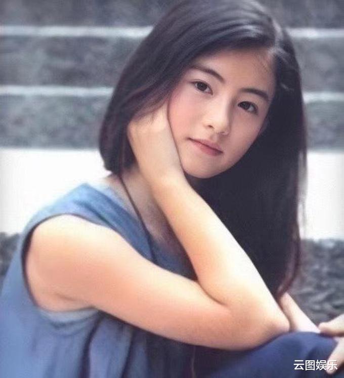 鹿晗|张柏芝直播引热议，原价15800元金镯卖2599元，网友：演技一流