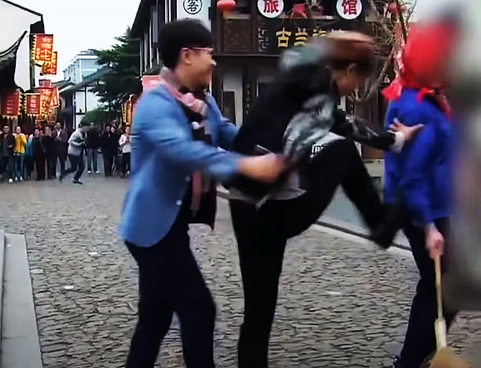 杨洋|综艺里让人无语的瞬間！当众戳人“伤疤”，把低俗趣味当笑点！