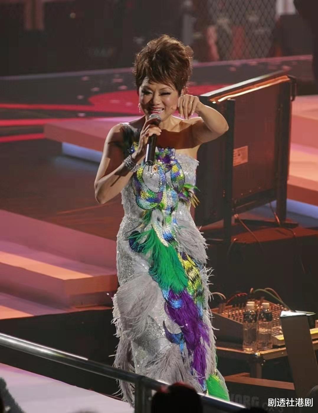 叶丽仪|惊喜！73岁香港知名女歌手罕见露面献唱，曾不幸患上乳癌历经坎坷