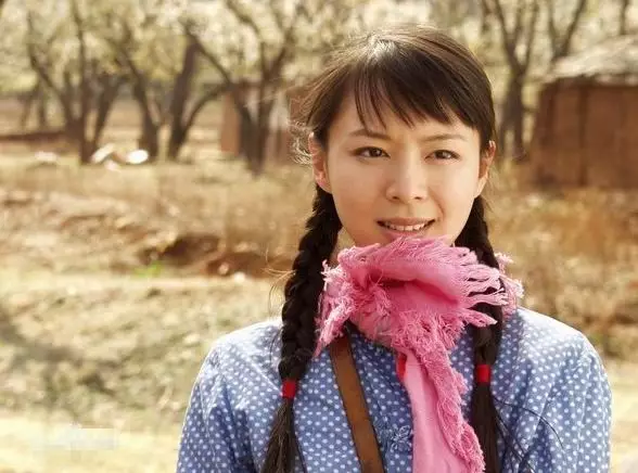 张静初|41岁影后被曝“专睡导演20年”，惨遭封杀后至今未婚，她做错了什么？