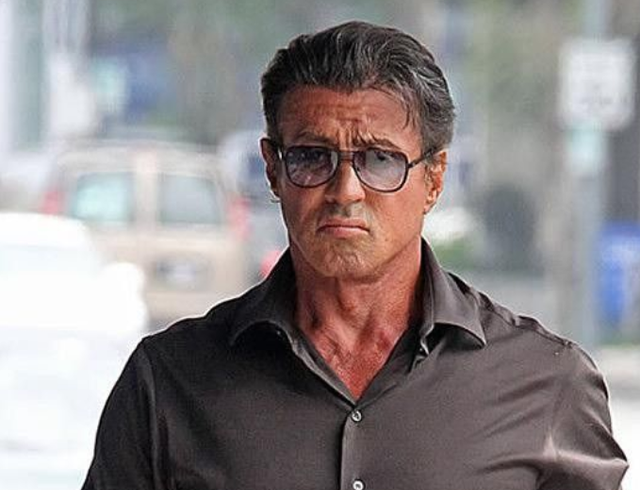 电影|74岁的史泰龙约会22岁小娇妻，身材赛小伙，第一滴血要拍电视剧了