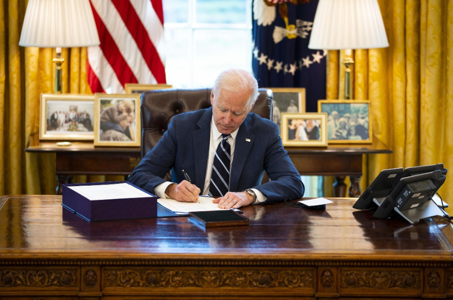  美国疯狂印钞的代价还是来了：卫生纸价涨超15％！中方亮明态度