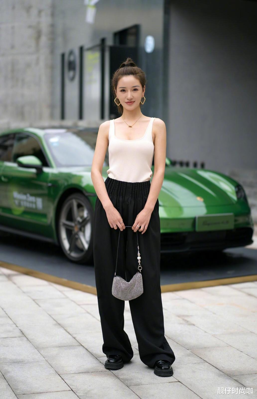 靓仔时尚咖|“阔腿裤”穿出女性时髦感，适合各种场合，遮赘肉与无形