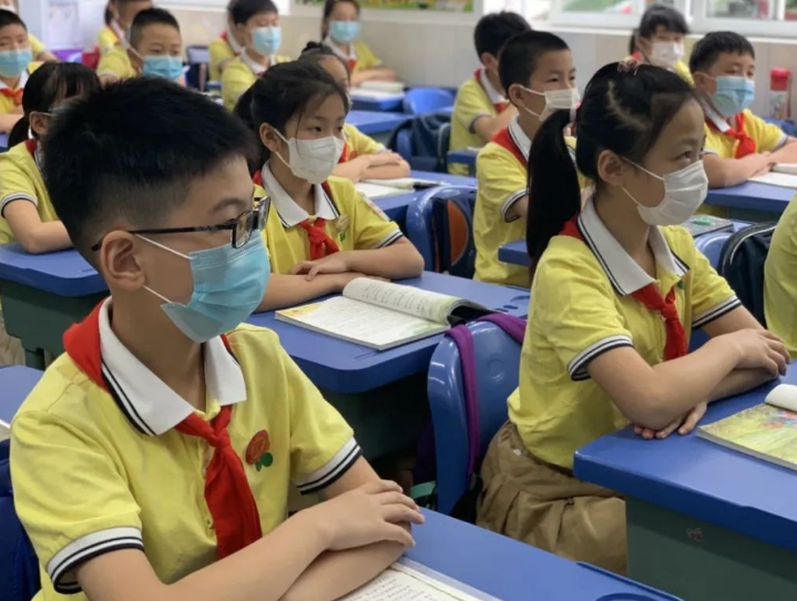 文具|小学女生出现“拜金”心态，热衷借同学高档文具，父母担忧却无奈