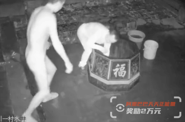 凌晨三点,大叔光脚从火海中背出4条命,自家5万现金烧成灰却说不后悔