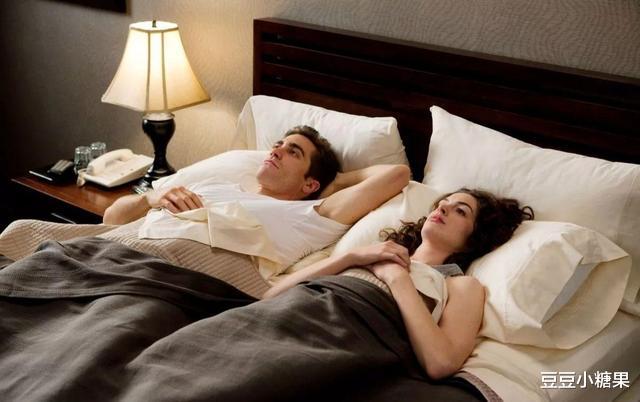 為什麼老公在睡覺時，總喜歡用腿“壓著你”，愛是裝不出來的-圖10