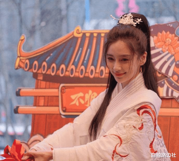 黄晓明|黄晓明卡点为baby庆生！不提名字被指敷衍，女方无回应被疑已离婚？