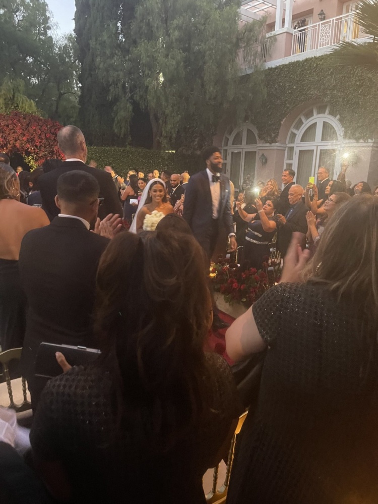 安东尼·戴维斯|浓眉大婚现场曝光：詹威上演古惑仔，考神化身歌星，新人深情对唱