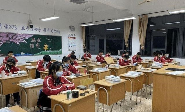 奶豆说育儿|高中生“晚自习”或将被取消,惹家长争议,教育部做出回应