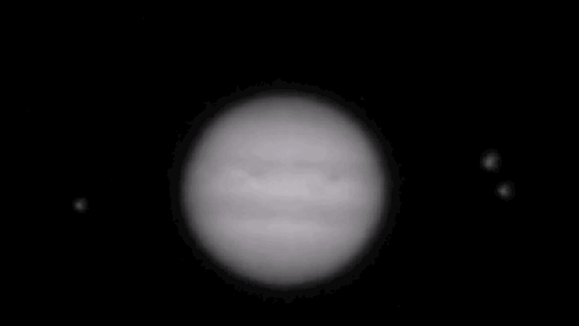 木星 天空观察者在地球上观察到一块流浪的太空岩石砸到木星上