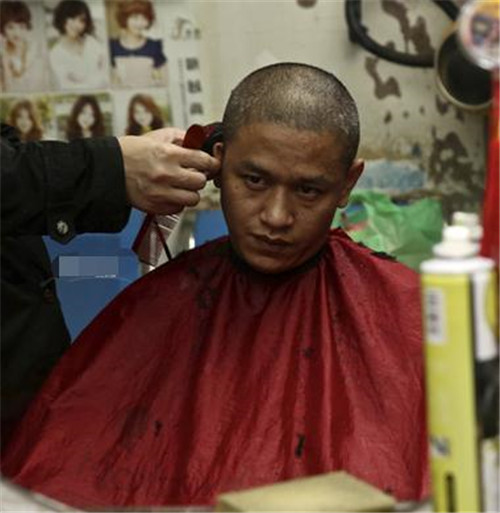 广州一保安因长得像奥巴马,辞职当明星出场费5万,后来咋样了?