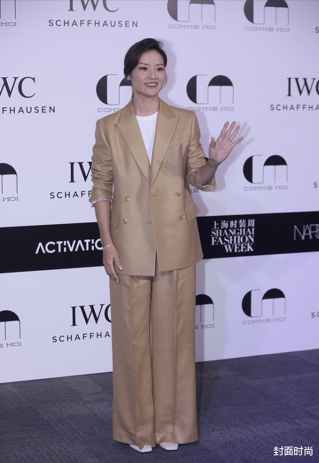 谭松韵|李娜孙俪朱婷同穿西装，看出演员和运动员的差别，年龄不是关键